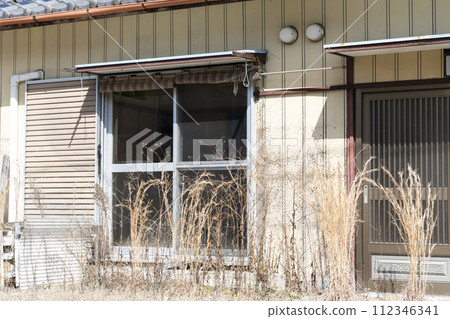 Unoccupied house 112346341