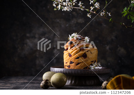 Easter cake cruffin with raisins and crunberry Easter cake cruffin with raisins and crunberry 112347206