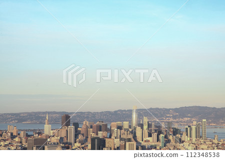 Aerial view of San Francisco Before sunset from Twin peaks, California, USA. 112348538