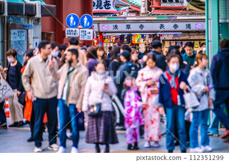 Japan's Tokyo cityscape Very crowded... Sensoji Temple is crowded with more foreign tourists than before the coronavirus outbreak... Toward an era of hope = February 18th Japan's Tokyo cityscape Very crowded... Sensoji Temple is crowded with more foreign tourists than before the coronavirus outbreak... Toward an era of hope = February 18th 112351299