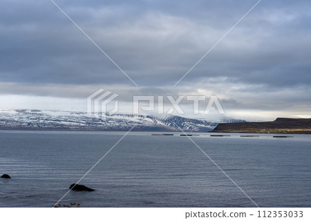 Atlantic ocean coast and mountains, Westfjords, Iceland 112353033