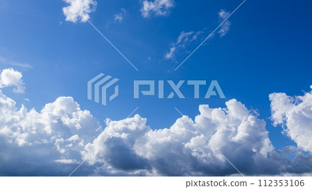 Cumulonimbus clouds appear in the midsummer blue sky Cumulonimbus clouds appear in the midsummer blue sky 112353106