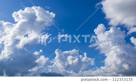 仲夏藍天出現積雨雲 仲夏藍天出現積雨雲 112353135