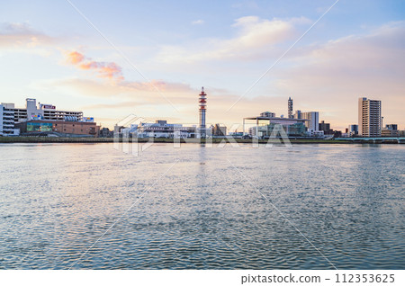 清晨的新潟信濃川 清晨的新潟信濃川 112353625