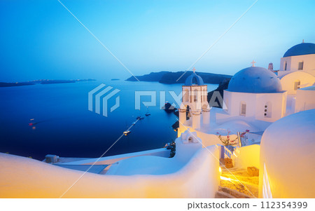 Oia, traditional greek village 112354399