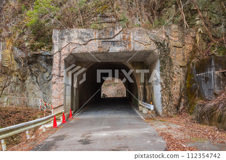 [延青寺] 翠石岩洞窟[東千熊郡生坂村] 112354742