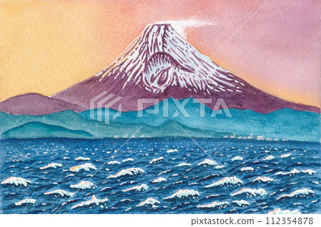 伊豆大島的冬天 — 夕陽下反射的白色波浪上富士山的壯麗景色 伊豆大島的冬天 — 夕陽下反射的白色波浪上富士山的壯麗景色 112354878