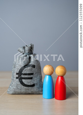Dispute regarding the division of money. Euro money bag. Resolution of the dispute through the court. Business partnership. Search for a compromise. Mediation of conflicting parties. 112355099