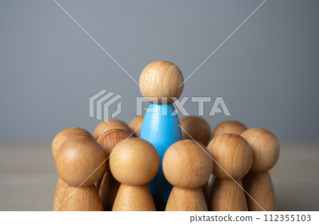 Lead the team. Be a leader. Project manager. Discipline and teamwork. Leadership and personnel management. Distribution of inheritance. 112355103