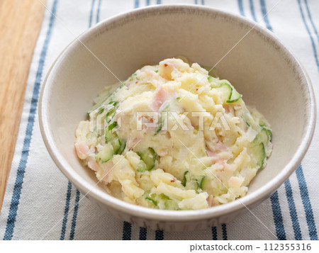 Delicious potato salad 112355316