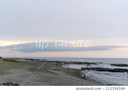 Calm sea, clouds waving on the horizon 112356584