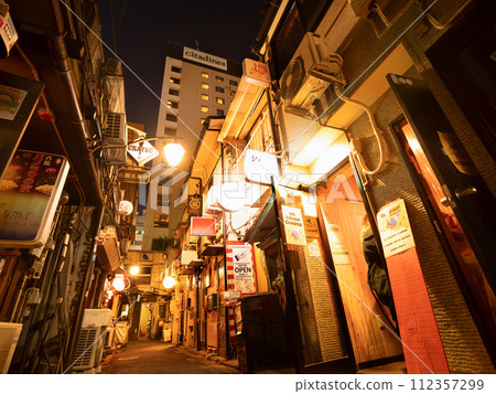 Shinjuku Golden Gai at dusk, Tokyo Shinjuku Golden Gai at dusk, Tokyo 112357299