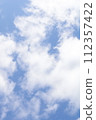 漂浮在藍天上的雲彩 112357422