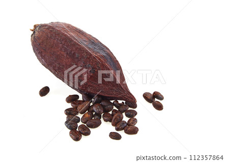 Cocoa beans with cocoa pod isolated on white background 112357864