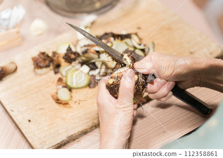 芋頭去皮 112358861