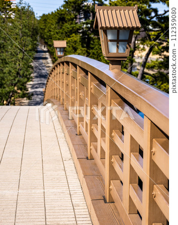 草加松原散步道的矢立橋(埼玉縣草加市) 草加松原散步道的矢立橋(埼玉縣草加市) 112359080