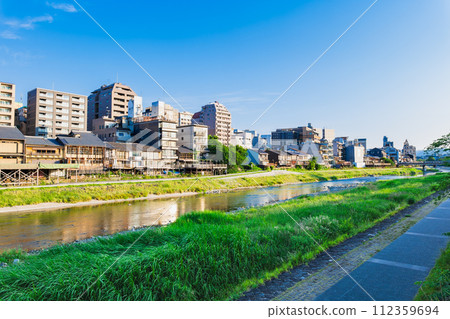 Spring in Kyoto: Kamogawa River and Kiyamachi area in the morning Spring in Kyoto: Kamogawa River and Kiyamachi area in the morning 112359694