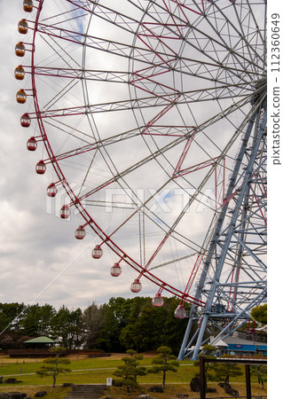 Colorful Ferris wheel at the amusement park 06 112360649