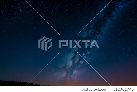 star on night sky 112361746