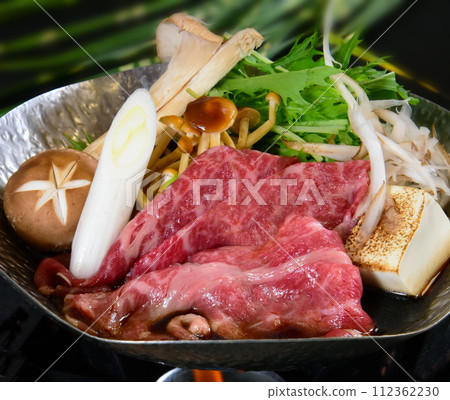 Domestic wagyu beef sukiyaki hotpot 112362230
