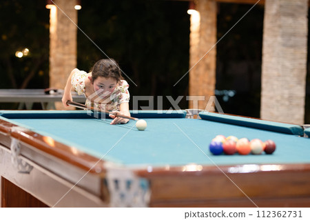 girl playing billiards girl playing billiards 112362731