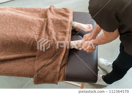 反射療法、足部按摩、脊椎按摩診所、去按摩的女性、脊椎按摩師、按摩師、治療師 112364570