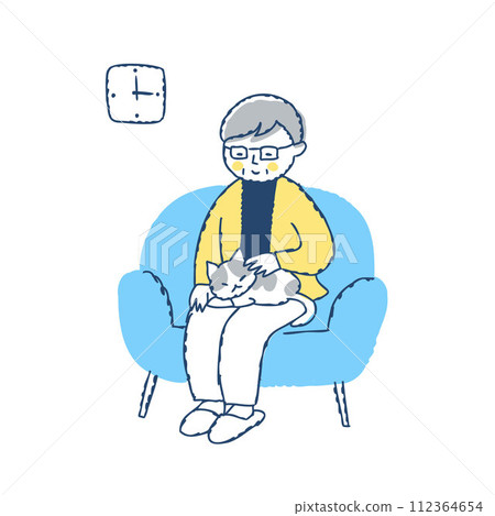 Senior woman relaxing with cat on sofa 112364654