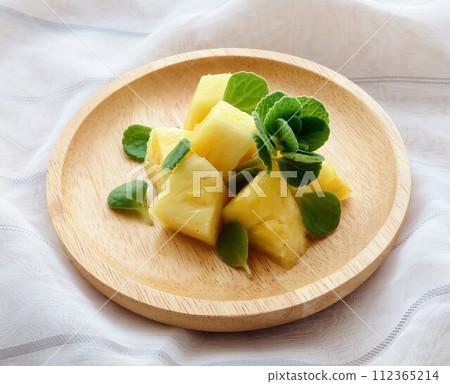 木盤上的鳳梨和芳香 112365214