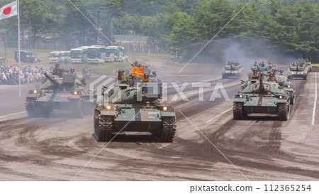 日本陸上自衛隊74式戰車閱兵 112365254