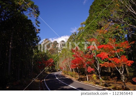 Otake City, the rocky peak of Mt. Mikura with spectacular autumn leaves 112365643