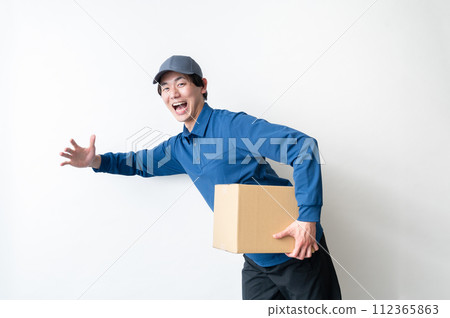 Delivery man male 112365863