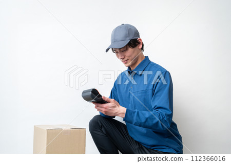 Delivery man male 112366016
