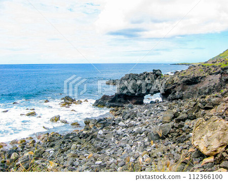Kaena Point Cliff Arch, Oahu, Hawaii, West Coast 112366100