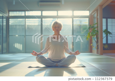 Senior woman meditating 112367379