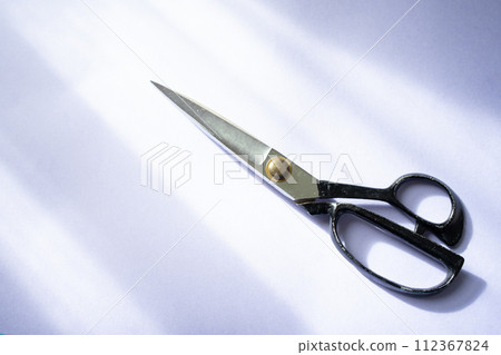 cutting scissors 112367824