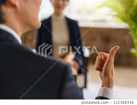 Portrait shoot in a luxury lounge Portrait shoot in a luxury lounge 112368338