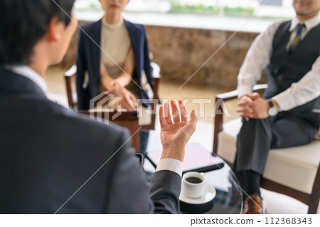 在豪華休息室拍攝人像 112368343
