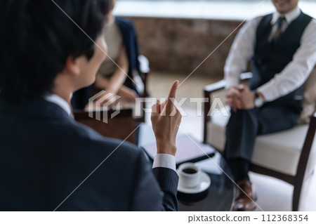 在豪華休息室拍攝人像 112368354