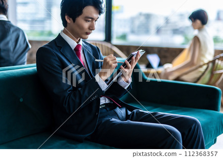 在豪華休息室拍攝人像 112368357