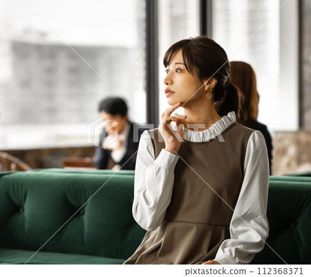 Portrait shoot in a luxury lounge 112368371