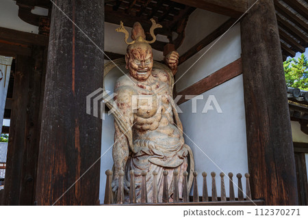 奈良法隆寺中門金剛力士像/阿形象 112370271