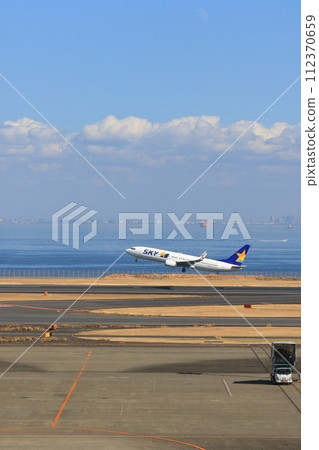 Passenger plane jet plane taking off from Haneda Airport 112370659