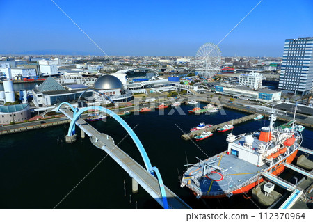 [Aichi Prefecture] Nagoya Port Aquarium (Garden Wharf Rinko Ryokuen) seen from Nagoya Port Building 112370964