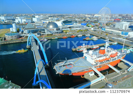 [Aichi Prefecture] Nagoya Port Aquarium (Garden Wharf Rinko Ryokuen) seen from Nagoya Port Building 112370974
