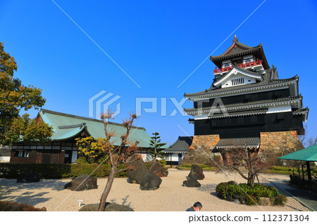 [Aichi Prefecture] Kiyosu Castle Tower and Kiyosu Castle Performing Arts Center in sunny weather 112371304