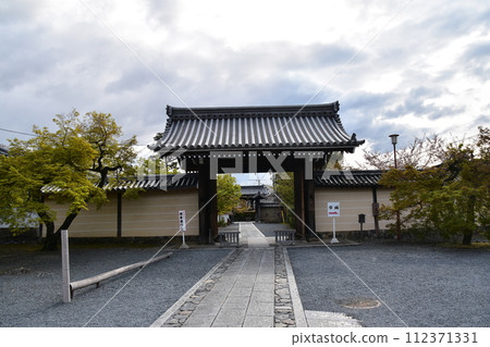 Kyoto in spring in Japan, the streets around Arashiyama, Tenryuji Temple, a world cultural heritage site, the old and splendid wooden gate 112371331