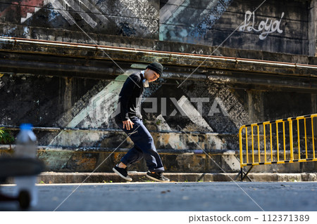 Young man hip hop dancer dancing with passion and energy in the street Young man hip hop dancer dancing with passion and energy in the street 112371389