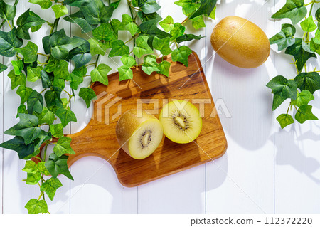 Kiwi fruit	 112372220