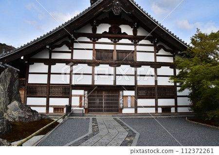 日本春天的京都、嵐山週邊的街道、世界文化遺產天龍寺、境內歷史建築 112372261
