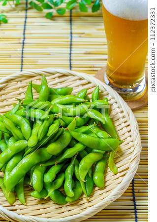 edamame and beer 112372331